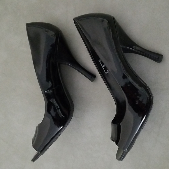 👠 PATENT LEATHER PUMPS 👠 - Picture 4 of 8